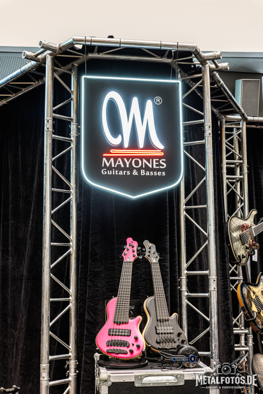 Guitar-Summit-100