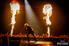Kissin-Dynamite-04